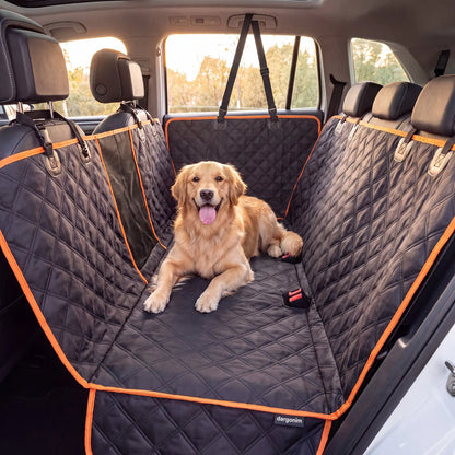 Funda Dargonim Comfort instalada en asiento trasero con perro